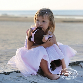 картинка Медведь Девочка Milk Стоячая в Платье с Брошью интернет-магазин Киндермир